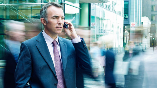 California: le linee guida per evitare rischi legati all'utilizzo del cellulare.