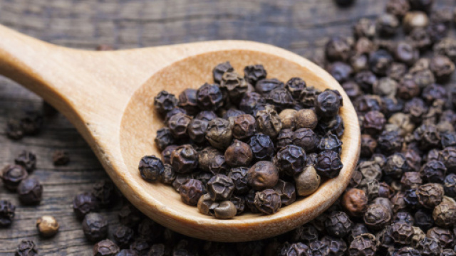 Pepe nero, spezia contaminata da salmonella: ecco il lotto ritirato.