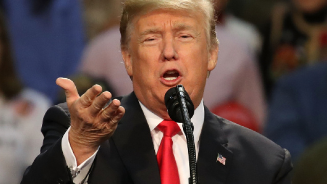 Donald Trump starebbe valutando di licenziare Mueller