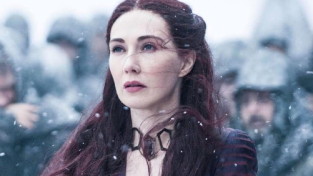 Il Trono di Spade: Melisandre ritorna nell'ottava stagione. Ecco cosa far&agrave;