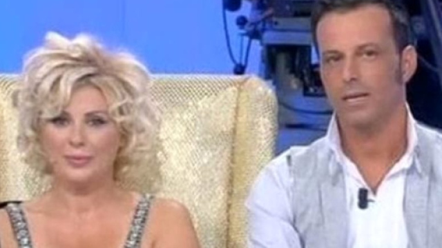 Kik&ograve; Nalli fotografato con una donna bionda dello spettacolo?