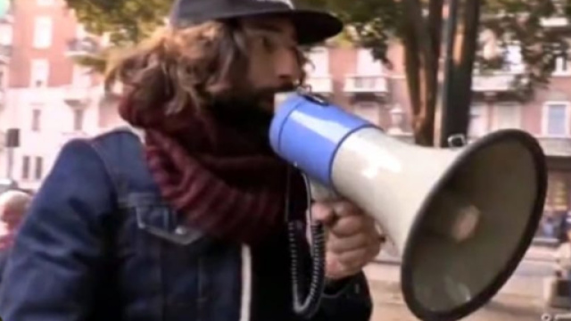 Troupe di Striscia la Notizia aggredita e rapinata a Bologna - today.it