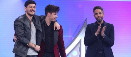 La foto de los nominados con Roberto Leal en 'OT'