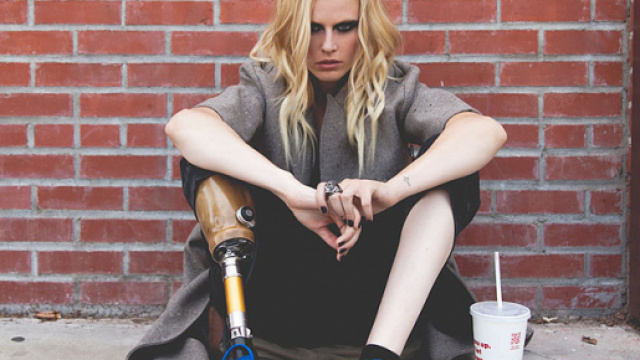 Model Lauren Wasser Vows She'll Never Use a Tampon Again After ... - people.com