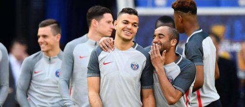 Ben Arfa y Lucas Moura durante un entrenamiento del PSG