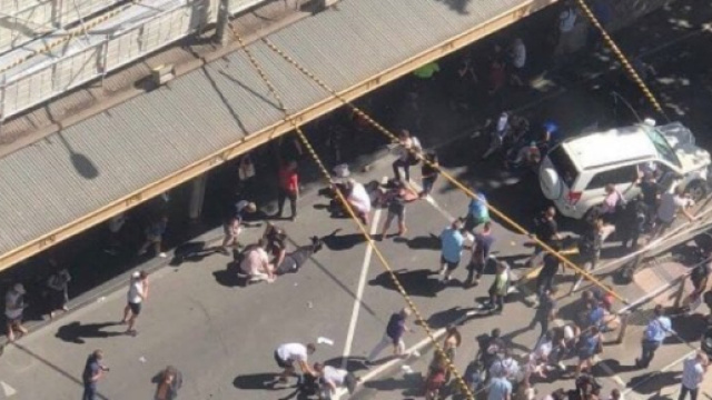 Auto piomba sulla folla a Melbourne