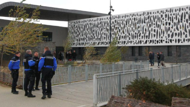 Reprise des cours au coll&egrave;ge de Millas : "Je pense aller voir des ... - francetvinfo.fr