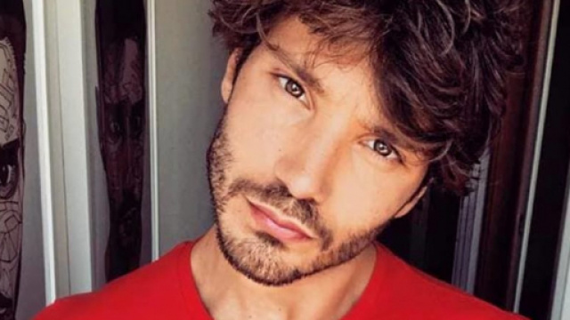 Stefano De Martino lascia la scuola di Amici per andare all'Isola dei Famosi