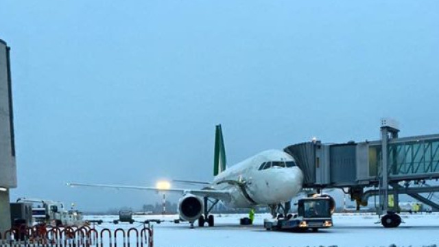 Aeroporti bloccati per neve e gelo