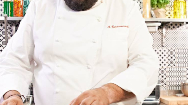 Guai per lo chef Cannavacciuolo: nel suo bistrot di Torino, alimenti congelati presentati come freschi. Foto: Facebook