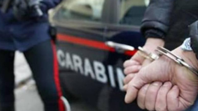 Sono scattate le manette per un maestro pedofilo, condannato con sentenza definitiva dalla Cassazione.