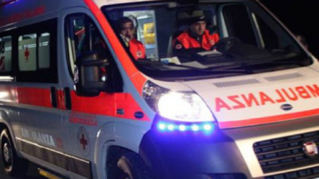 Abusa di una bambina di 10 anni sull'ambulanza