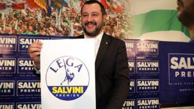 Lega. Salvini presenta il nuovo simbolo