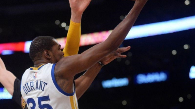 Les Warriors assomment les Lakers et prennent les commandes de la ... - newsbasket-beafrika.com