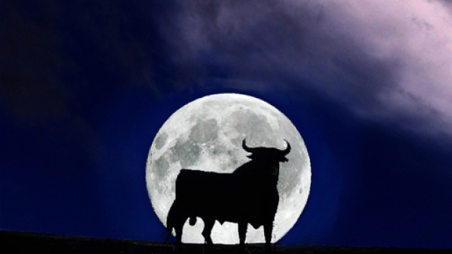 Oroscopo di domani 28 dicembre 2017: la Luna entra in Toro, cinque i segni super-fortunati di gioved&igrave;