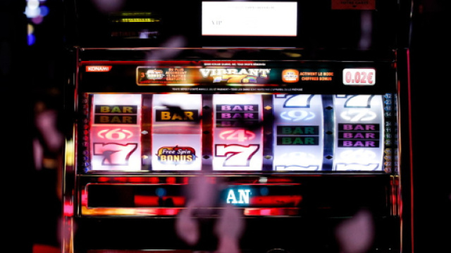 Assume un medicinale per il Parkinson: diventa malato di gioco e perde 300mila euro.