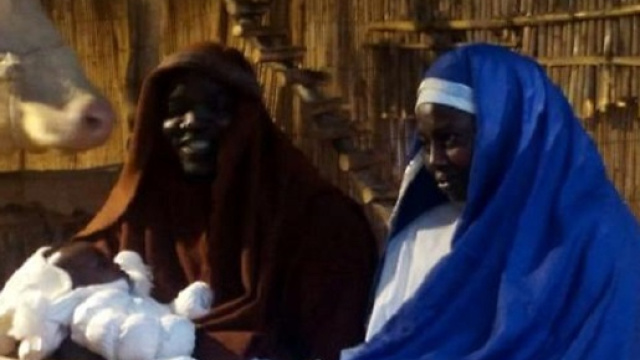 Presepe vivente con figuranti africani e musulmani