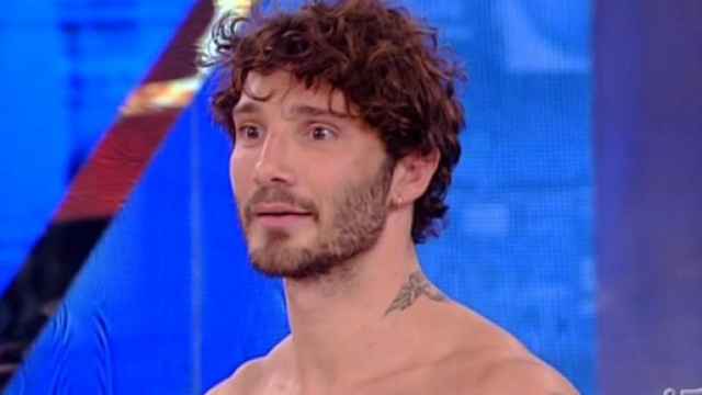 Gossip, Stefano De Martino lascia Amici: chi prender&agrave; il suo posto?