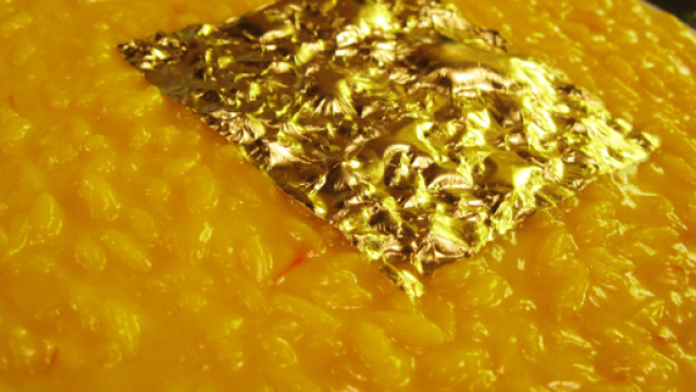 Il celebre riso con la foglia d'oro di Marchesi