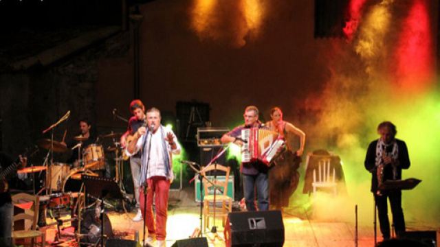 Anima Mediterranea (al centro, Pietro Romano)