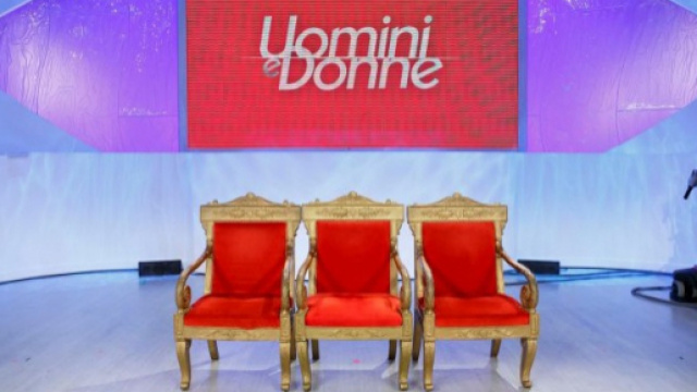 Gossip Uomini e donne: a gennaio sar&agrave; presentato un altro tronista? L'indizio.