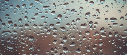 Natural methods to increase humidity inside the home.(Image via coyot Pixabay).