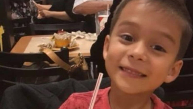 Il piccolo Kameron Prescott ucciso dalla polizia durante una sparatoria