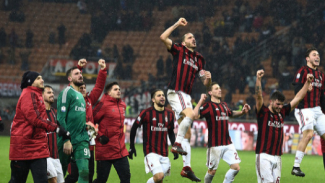 L'esultanza della squadra dopo il derby