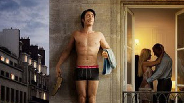 Marito sospettoso si nasconde in casa e scopre la moglie con l'amante - ilgazzettino.it