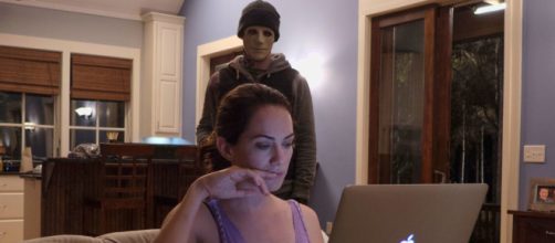 Hush - A Morte Ouve &eacute; um filme que sabe usar seus artif&iacute;cios