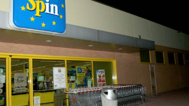 Anzio, due uomini armati hanno rapinato l'Eurospin di via Nerone ... - inliberuscita.it