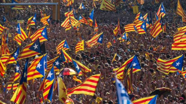 In migliaia manifestano per l'indipendenza