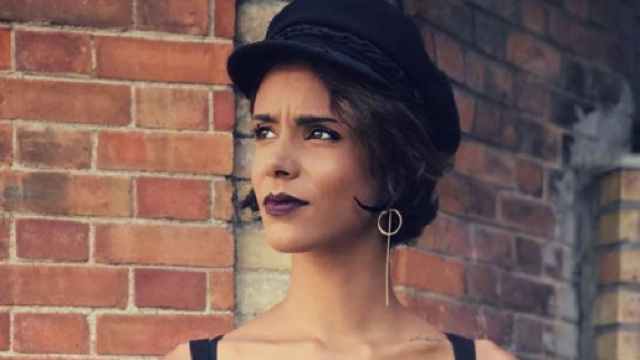 Nouvelle Star : Shy'm montre accidentellement sa petite culotte - potins.net