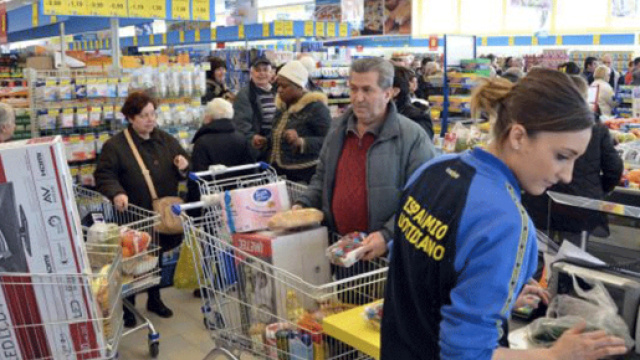 Rifiuta di lavorare il 31 dicembre e viene punita dall'azienda - dinuovoatavola.it