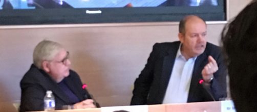 Conferencia de Mark Thompson, entrevistado por el periodista Victor de la Serna en Unidad Editorial