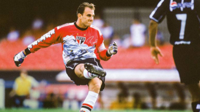 Il brasiliano Rogerio Ceni, miglior portiere-goleador della storia del calcio con 120 gol all'attivo