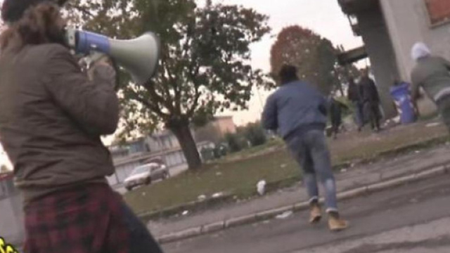 Troupe di &ldquo;Striscia la notizia&rdquo; aggredita - La Stampa - lastampa.it