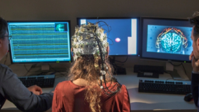 Uno degli esperimenti di connessione cervello-macchina (fonte inria.fr)