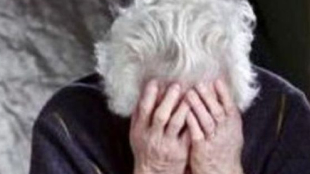 Il 21 dicembre un'anziana con difficolt&agrave; motorie &egrave; stata sbattuta fuori casa a -3 gradi e lasciata in strada. Denunciati i figli di 53 e 46 anni.