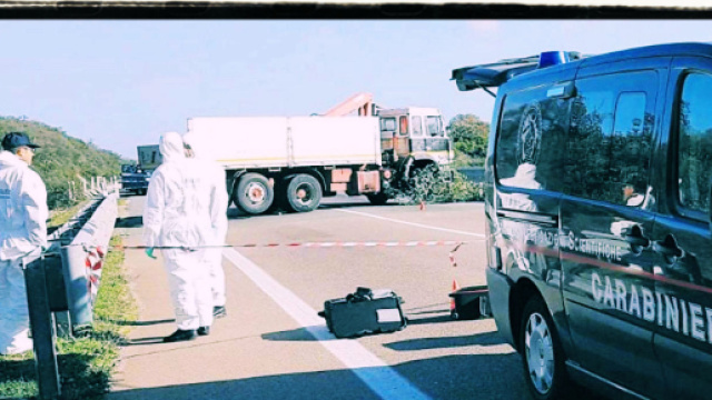 Sulla strada statale 125 sono immediatamente intervenuti i Carabinieri.