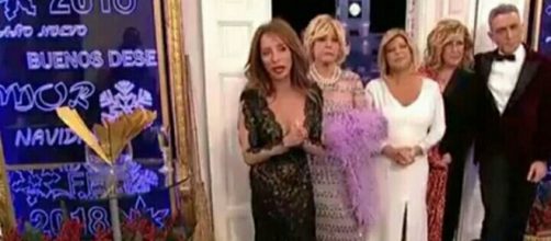 Los colaboradores de S&aacute;lvame en el balc&oacute;n de La Puerta del Sol