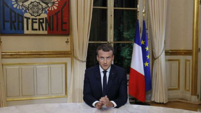 Les v&oelig;ux pr&eacute;sidentiels de Macron dans son bureau de travail &agrave; l'Elys&eacute;e