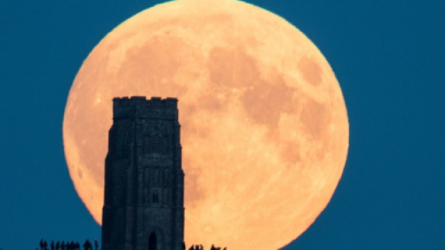 Superluna, le foto pi&ugrave; belle - Panorama - panorama.it