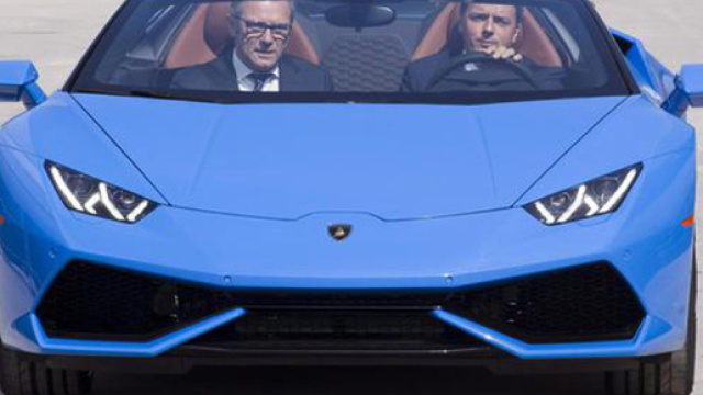 Renzi visita lo stabilimento della Lamborghini e prova anche una ... - ilmessaggero.it