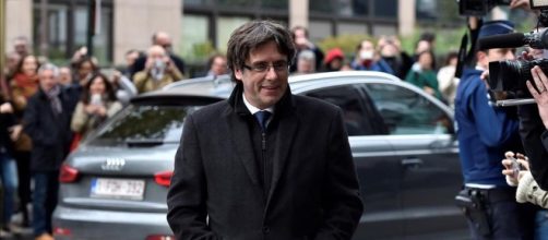 Carles Puigdemont se enfrenta a una euroorden de detenci&oacute;n tras no ... - cherencov.com