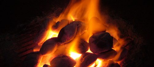 Wildfires spread across Southern California [Image of a campfire by snty-tact via Wikimedia]