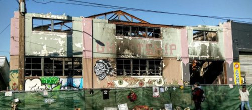 Photo shows burned-out shell of the Ghost Ship live/work warehouse, where 36 died in a fire on Dec. 2, 2016. (Photo: Cullen328/Wikimedia Commons)