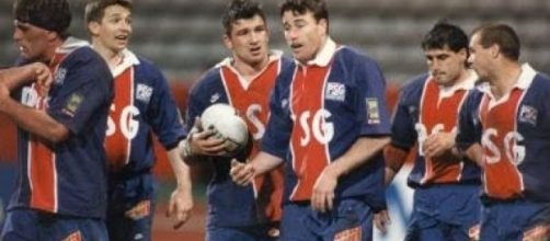 PSG players having a dispute in the historic opening game against Sheffield. Image Source: www.loverugbyleague.com