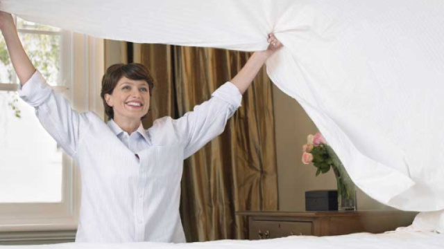 Cambiare le lenzuola: ecco ogni quanto bisogna farlo per evitare funghi