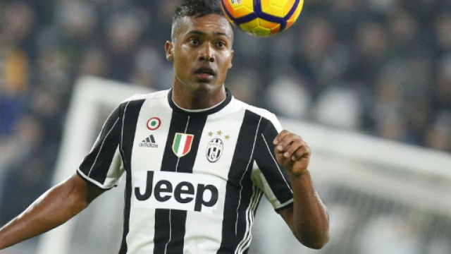 Juve, deciso il futuro di Alex Sandro